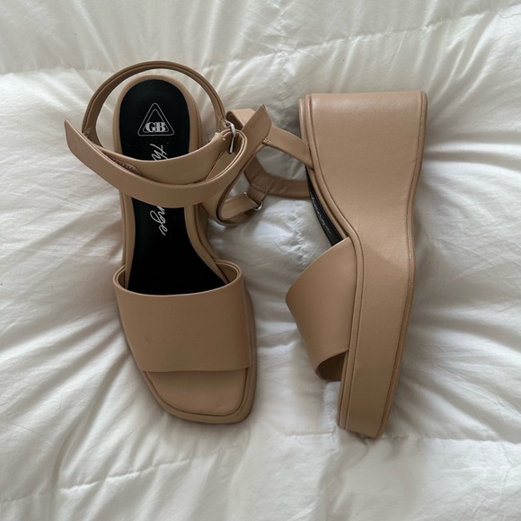 Gianni Bini Nude Platform Sandals - Picture 3 of 3